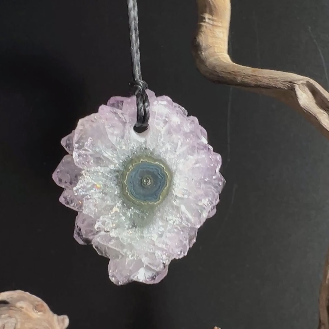 Amethyst Sonne Anhänger mit verstellbarem schwarzem Band | Happy Minerals