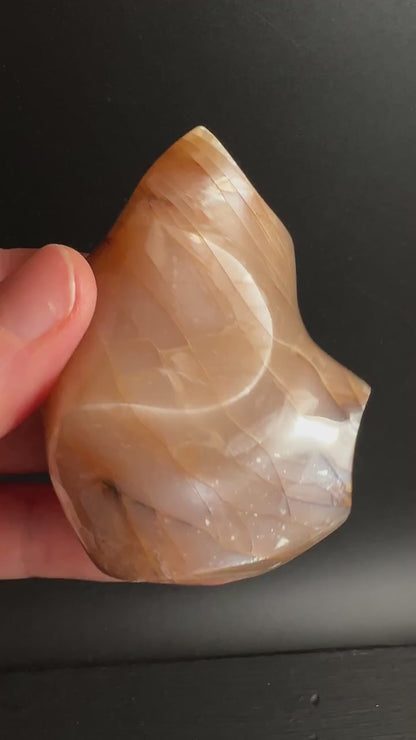 Mondstein Flamme 77mm | Intuition und sanfter Neubeginn Video | Happy Minerals