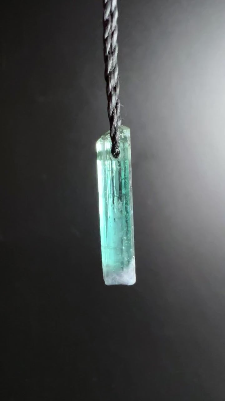 Blauer Turmalin Anhänger 21mm | Indicolith für Klarheit und Kommunikation Video | Happy Minerals