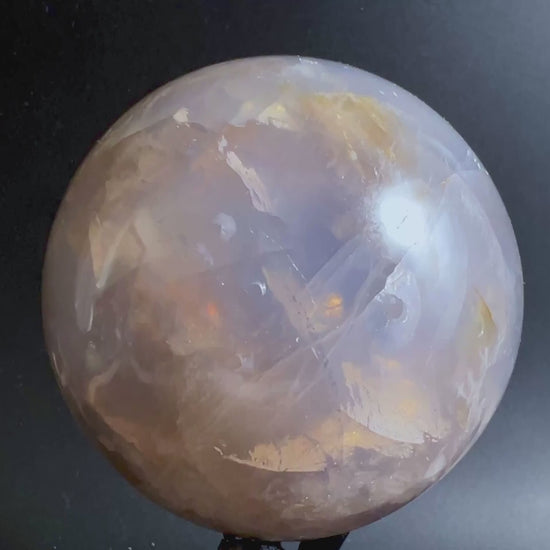 Blaue Rosenquarzkugel mit elegantem Eisenständer | Happy Minerals