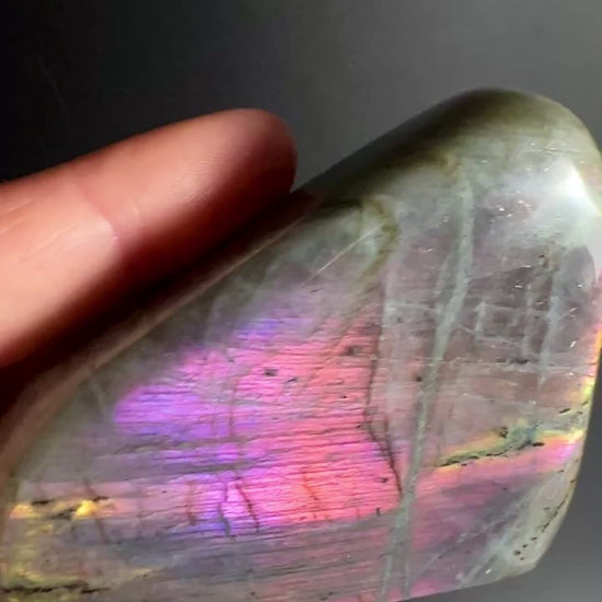 Lila Blau Labradorit Freiform 85mm kaufen | Intuition und Transformation Video | Happy Minerals