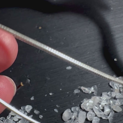 Omega Halsreif 925 Sterling Silber, handgefertigt in Italien | Happy Minerals