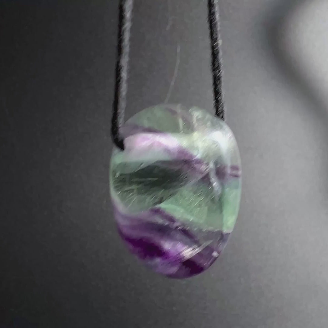 Grün-lila Fluorit Anhänger, glatt poliert und transparent | Happy Minerals