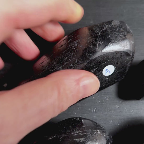 Wurzelchakra Stein Turmalin, energetischer Begleiter | Happy Minerals