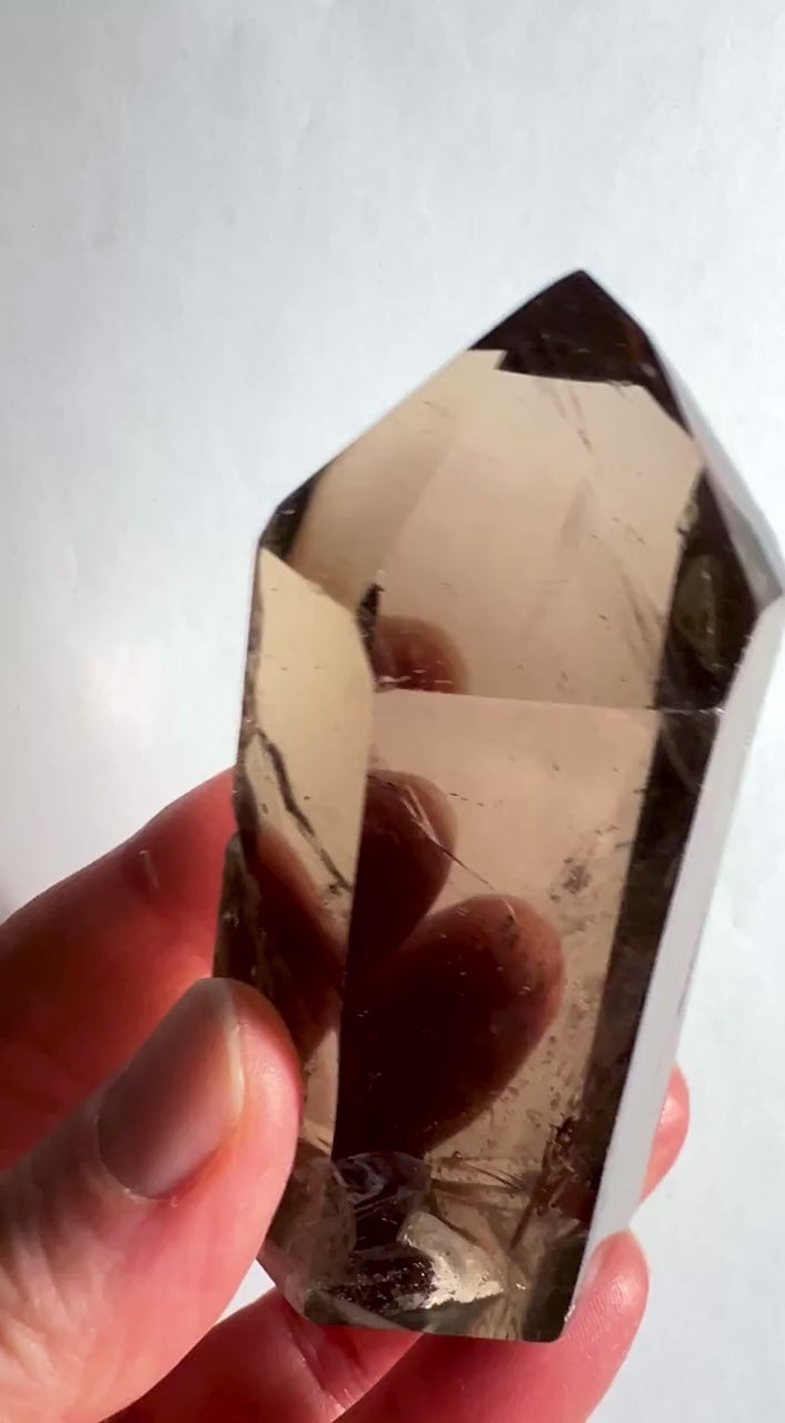 Rauchquarz Spitze 8x4cm | Schutz und Erdung mit Phantom-Struktur Video | Happy Minerals