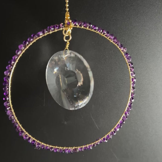 Fensterkristall mit Sonnenform in Kreis aus Amethyst - Happy Minerals