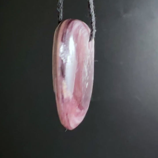 Lithium Lepidolith Anhänger 28x20mm | Innere Ruhe und emotionaler Ausgleich Video | Happy Minerals