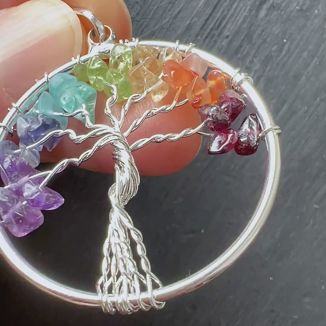Lebensbaum Amulett – 7 Chakra Baum des Lebens 38 mm versilbert | Happy Minerals