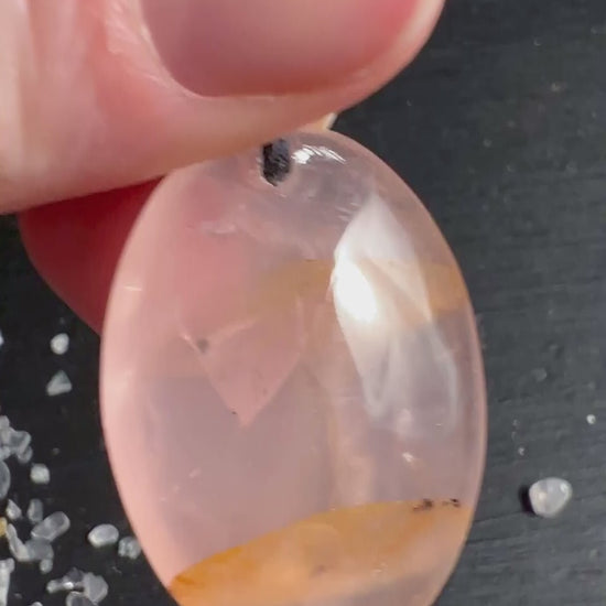 rosenquarz-anhaenger-dendriten-detail-happy-minerals