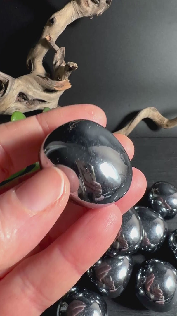 Edle, silbrig schimmernde Terahertz Steine mit faszinierendem metallischen Spiegeleffekt | Happy Minerals