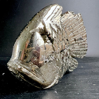 Pyrit Fisch Unikat | Seitenansicht rechts | Peru | Flosse & Maul | silbrig-gold | Happy Minerals