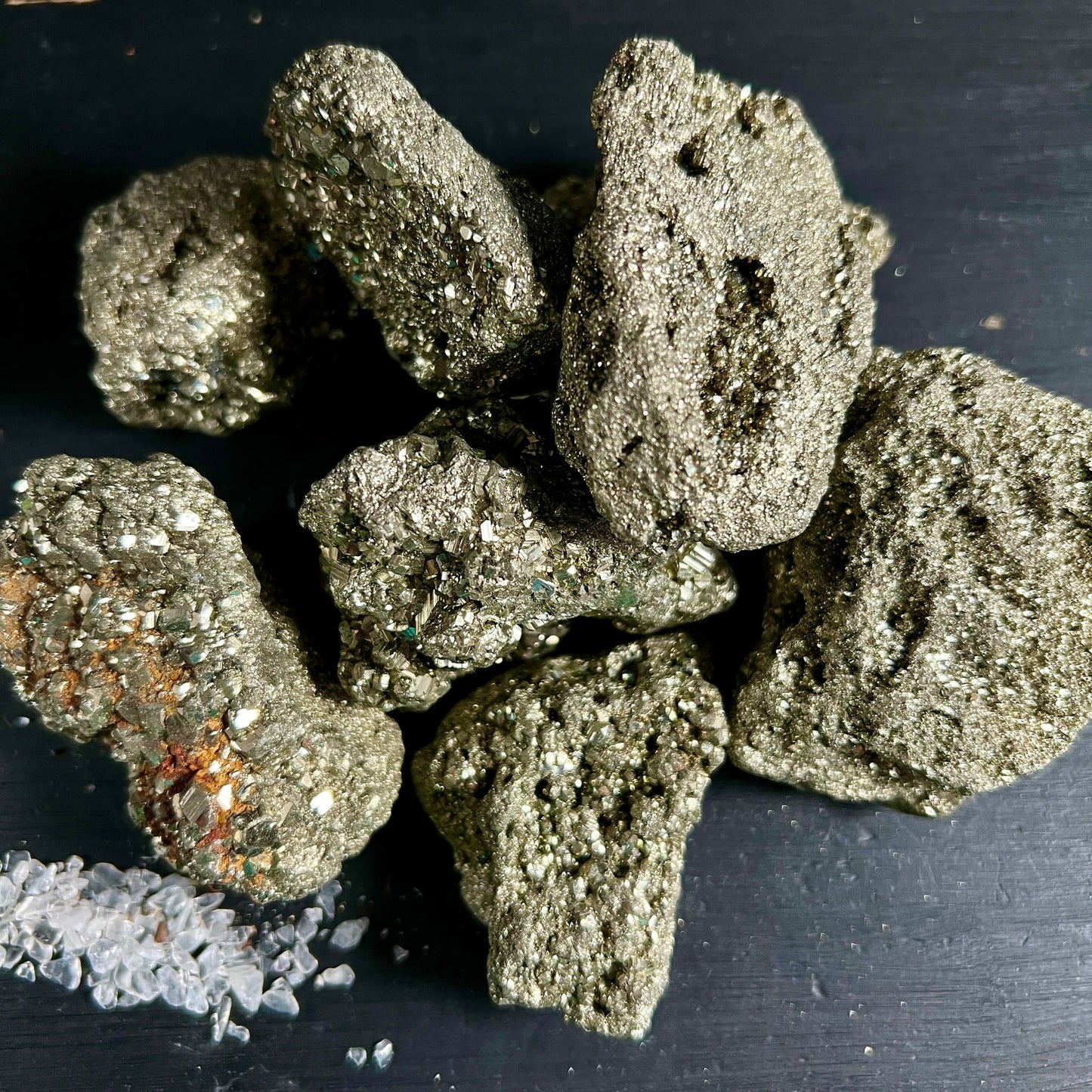 Pyrit Rohsteine | metallisch schimmernde Facetten | Bergkristall-Splitter | Variante 2 | Happy Minerals