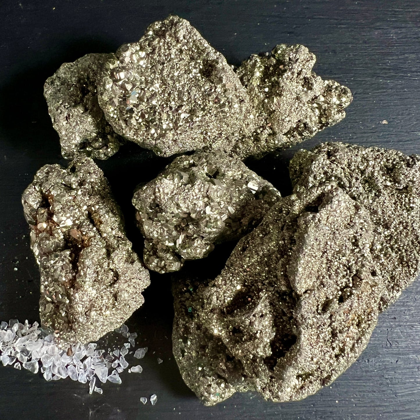 Pyrit Rohsteine Set | funkelndes Mineral aus Peru | mit Bergkristallsplittern | Variante 6 | Happy Minerals