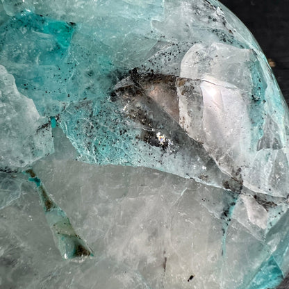 Quantum Quatro Chrysokoll Detail | kristalline Einschlüsse | türkise Adern | durchscheinende Struktur | Happy Minerals