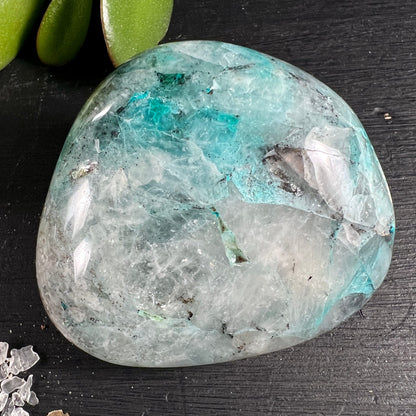 Quantum Quatro Chrysokoll Handschmeichler | türkis blau grün | große ovale Form | Peru Unikat | Happy Minerals