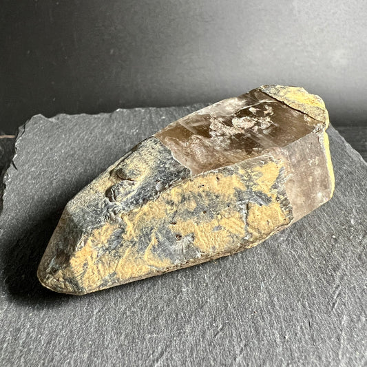 Rauchquarz Doppelender | goldbraune Textur | dunkle Matrix | Ahrntal Italien | Happy Minerals
