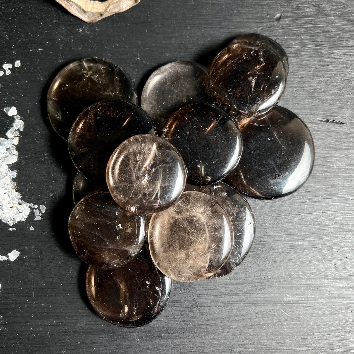 Klare Rauchquarz Handschmeichler Sammlung in verschiedenen Brauntönen