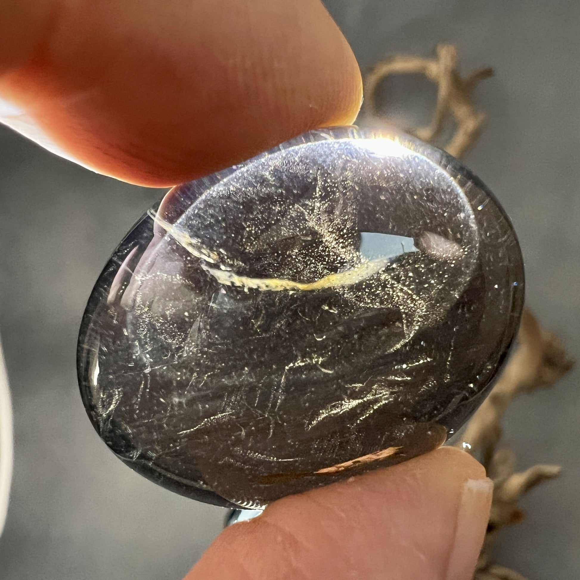 Klarer Rauchquarz Handstein, glatt poliert, aus Brasilien | Happy Minerals