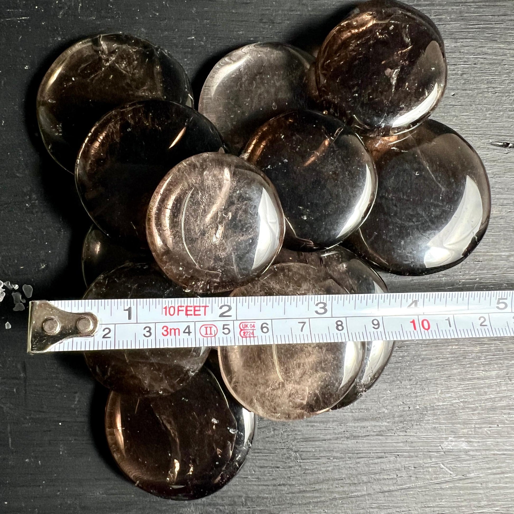 Rauchquarz Taschensteine mit Lineal zeigen Groesse 35 bis 45mm