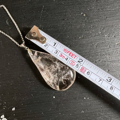 Rauchquarz | Tropfen | Größenvergleich | Maßband | ca. 5cm | natürliche Einschlüsse | Happy Minerals