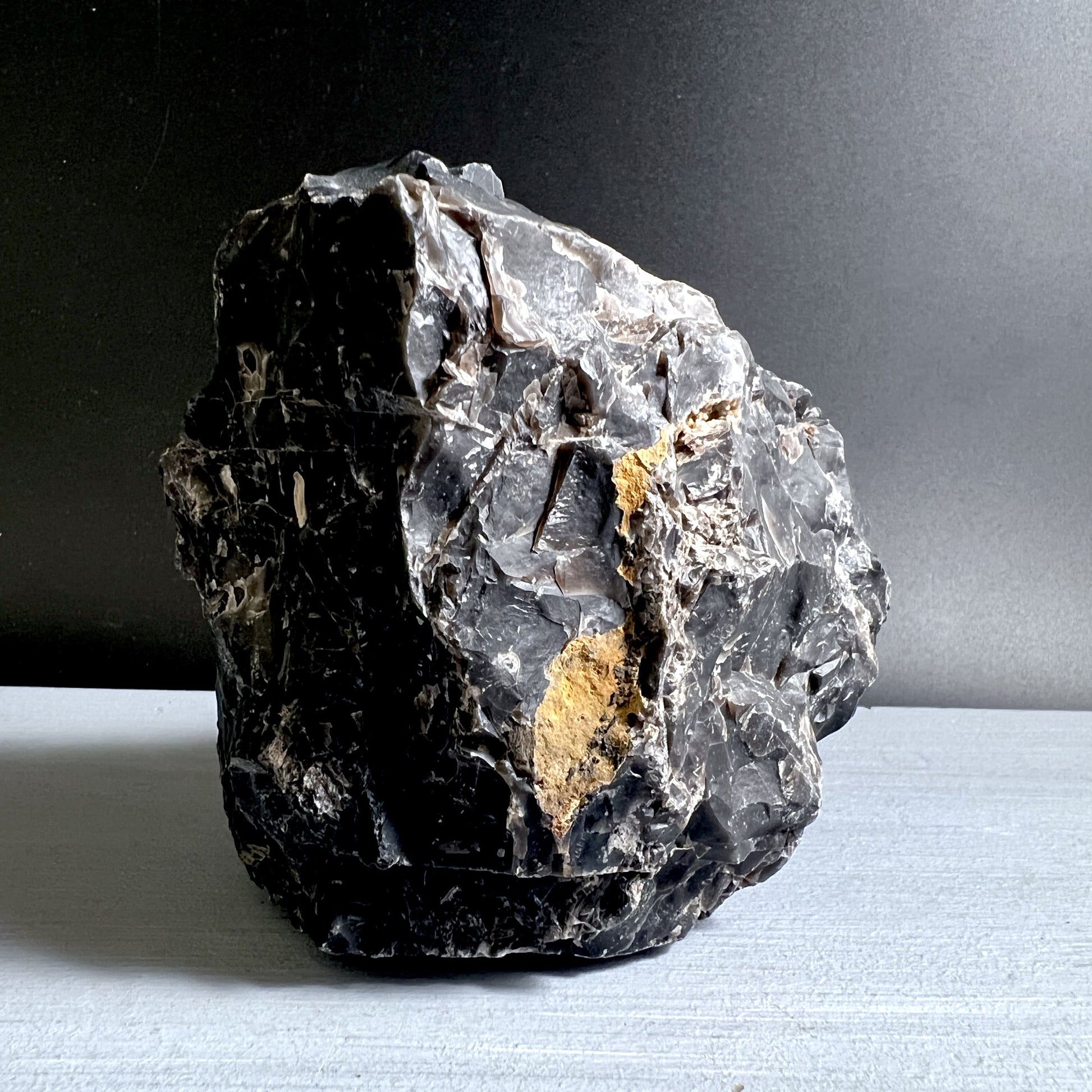 Roh schwarzer Onyx Stein aus Brasilien 765g naturbelassenes Sammlerstück | Happy Minerals