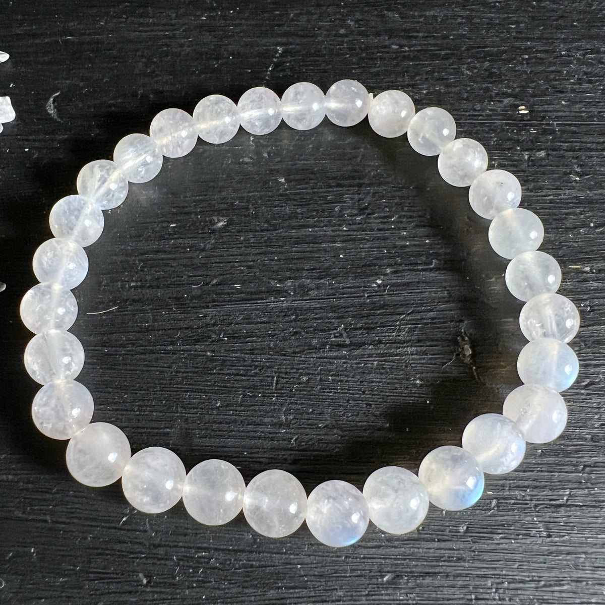 Regenbogen Mondstein Armband | klare Perlenkette | zartes Weiß | Variante F | Happy Minerals