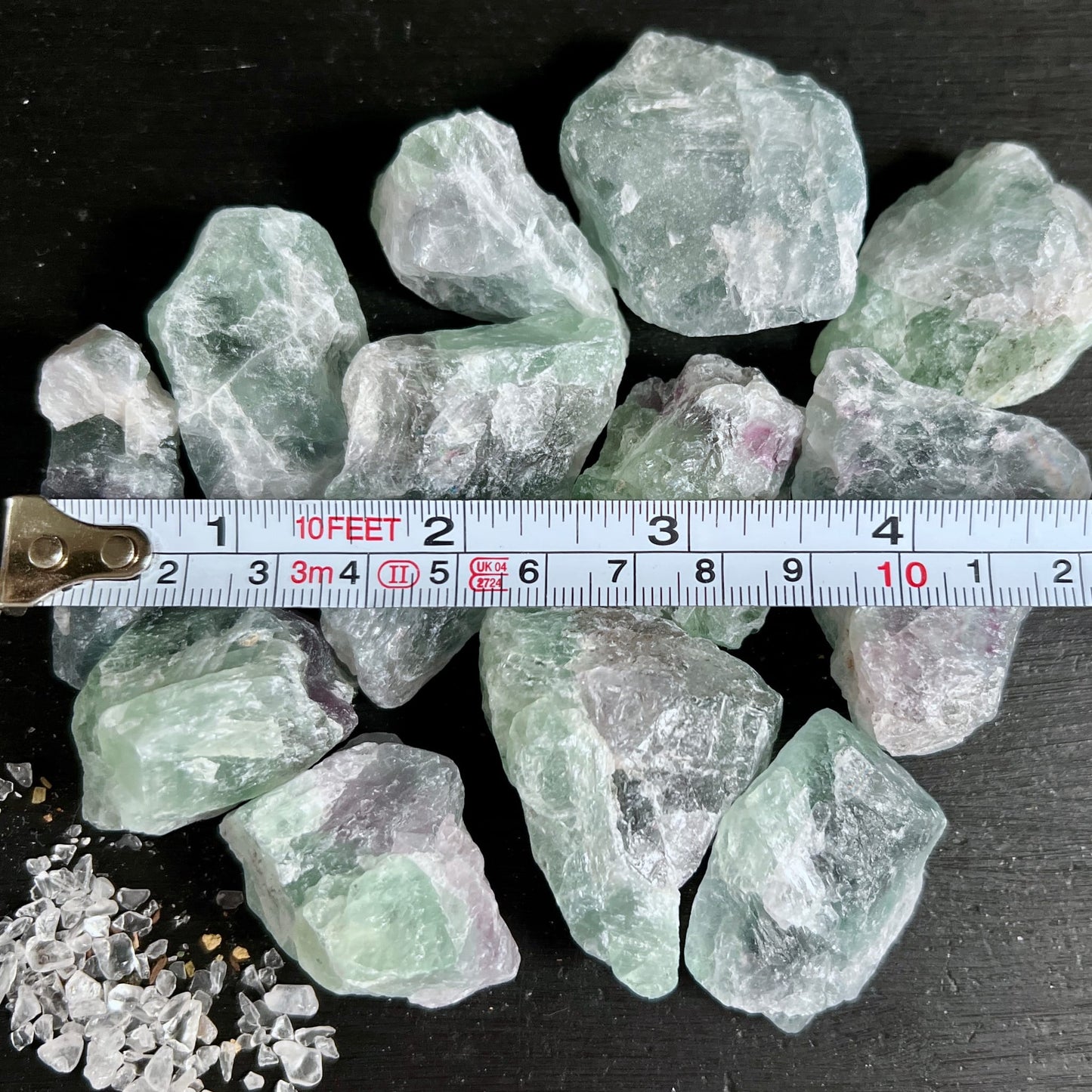 Regenbogenfluorit Rohsteine | mintgrün | lila | Maßband | ca. 4-5 cm | Happy Minerals