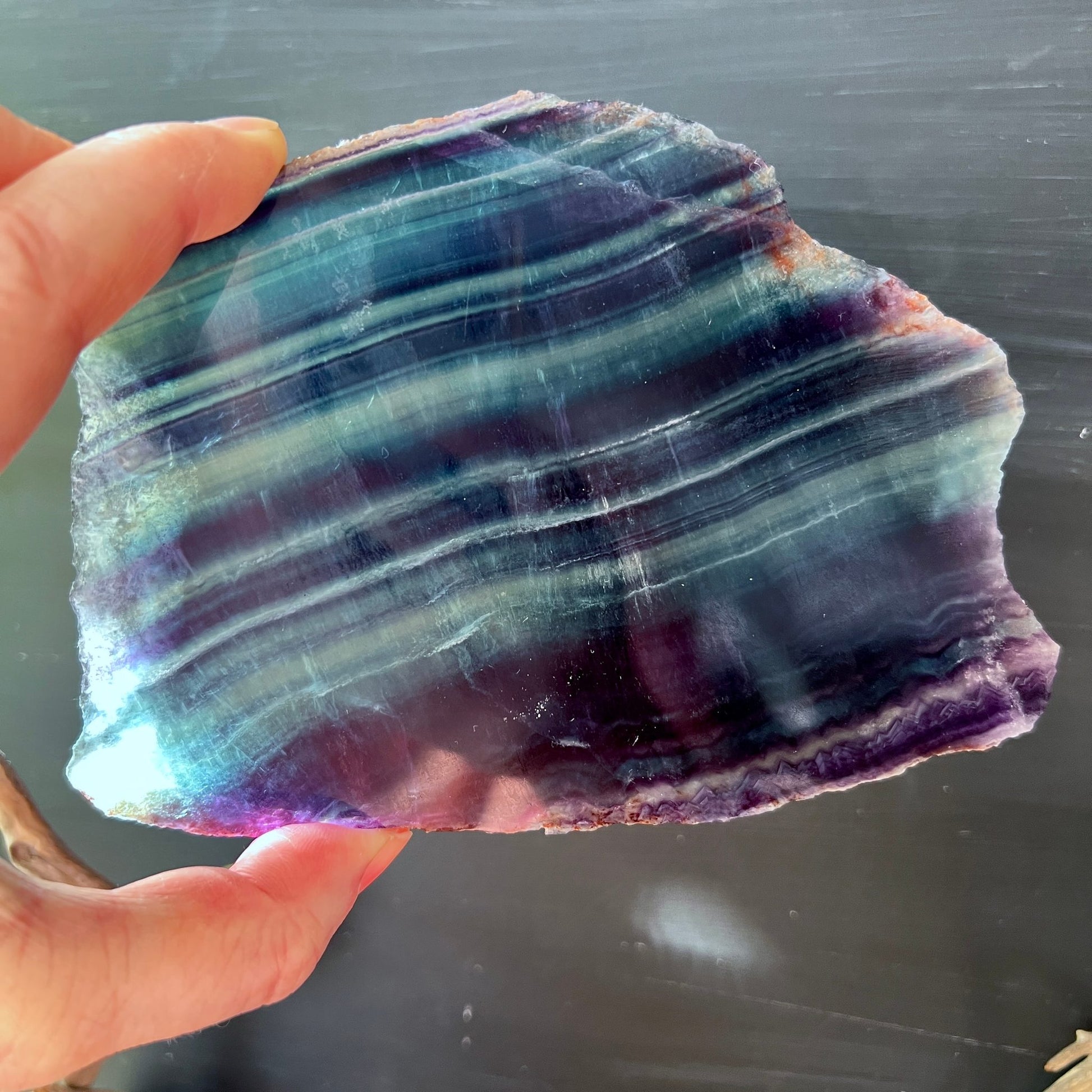 Regenbogenfluorit | transparente Schichten | blau grün violett | roher Rand | China Mineral | Happy Minerals