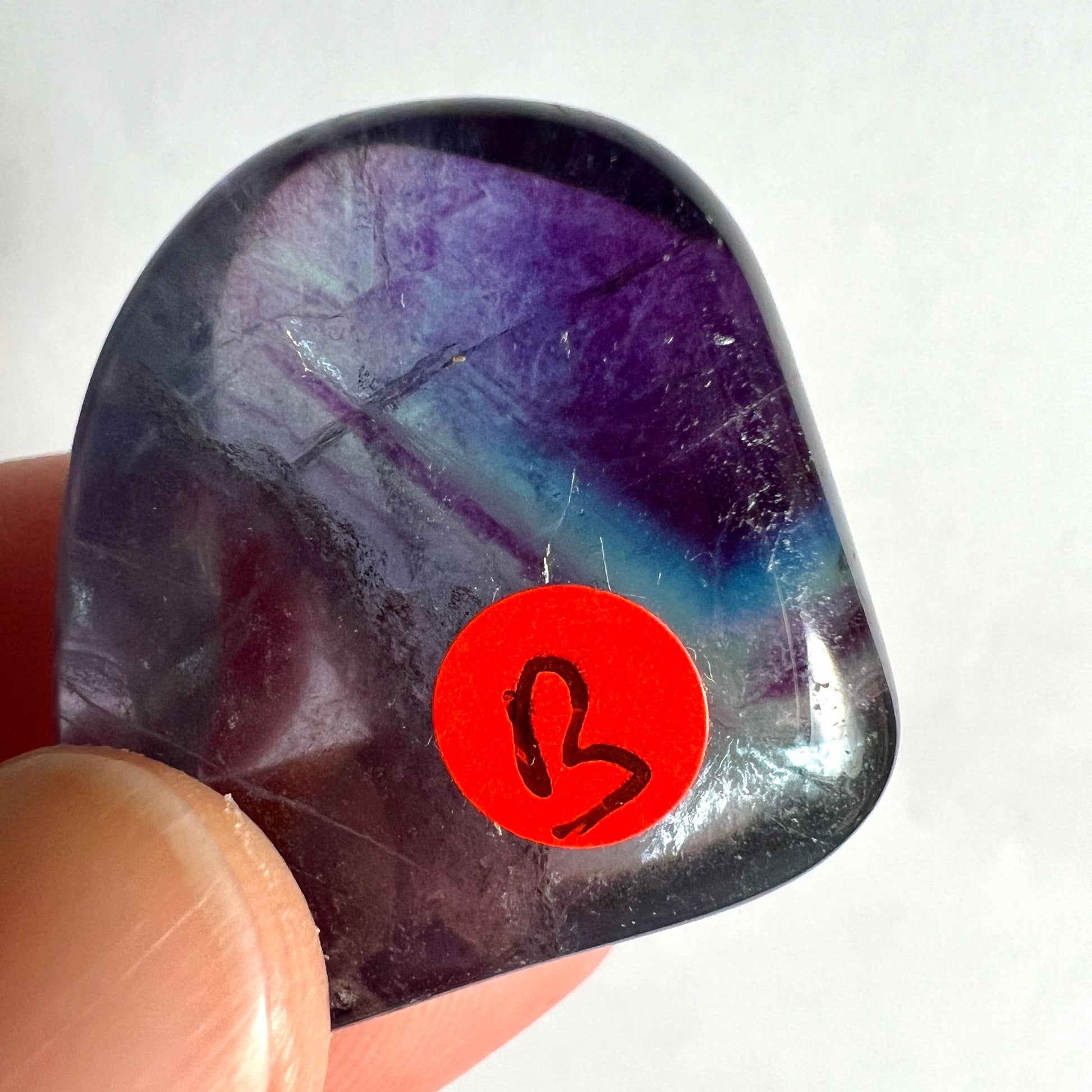 Regenbogenfluorit Variante B | tiefviolett-blau | Trommelstein | mystische Farbnuancen | China | Happy Minerals