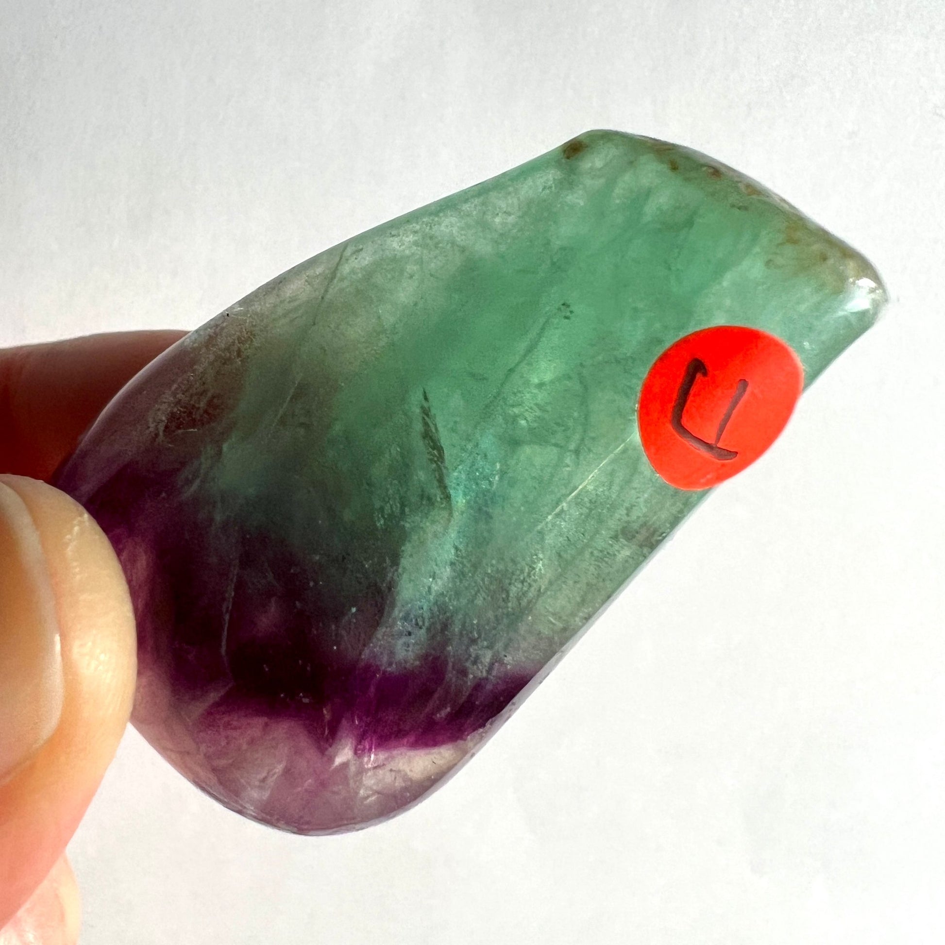 Regenbogenfluorit Variante F | grün-violett | schlanker Trommelstein | China | Happy Minerals