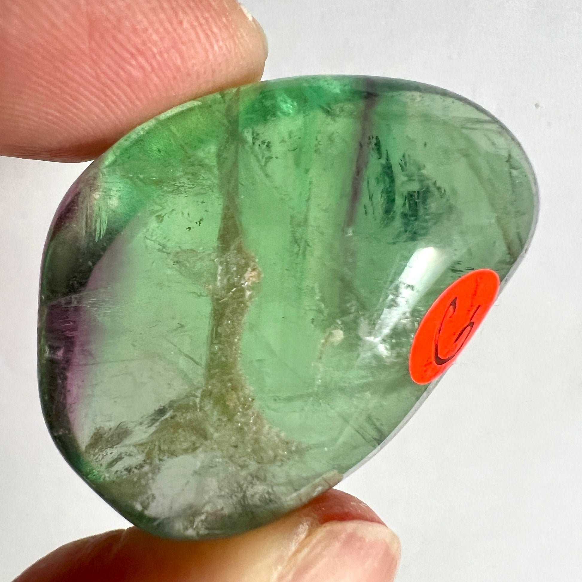 Regenbogenfluorit Variante K | türkis-violett | Trommelstein | Farbspiel im Licht | China | Happy Minerals