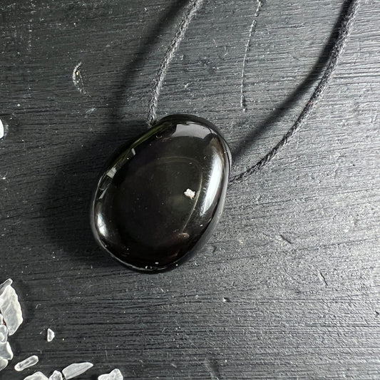 Regenbogenobsidian Anhänger oval | tiefschwarze Oberfläche | mystische Ausstrahlung | Mexiko Unikat | Happy Minerals