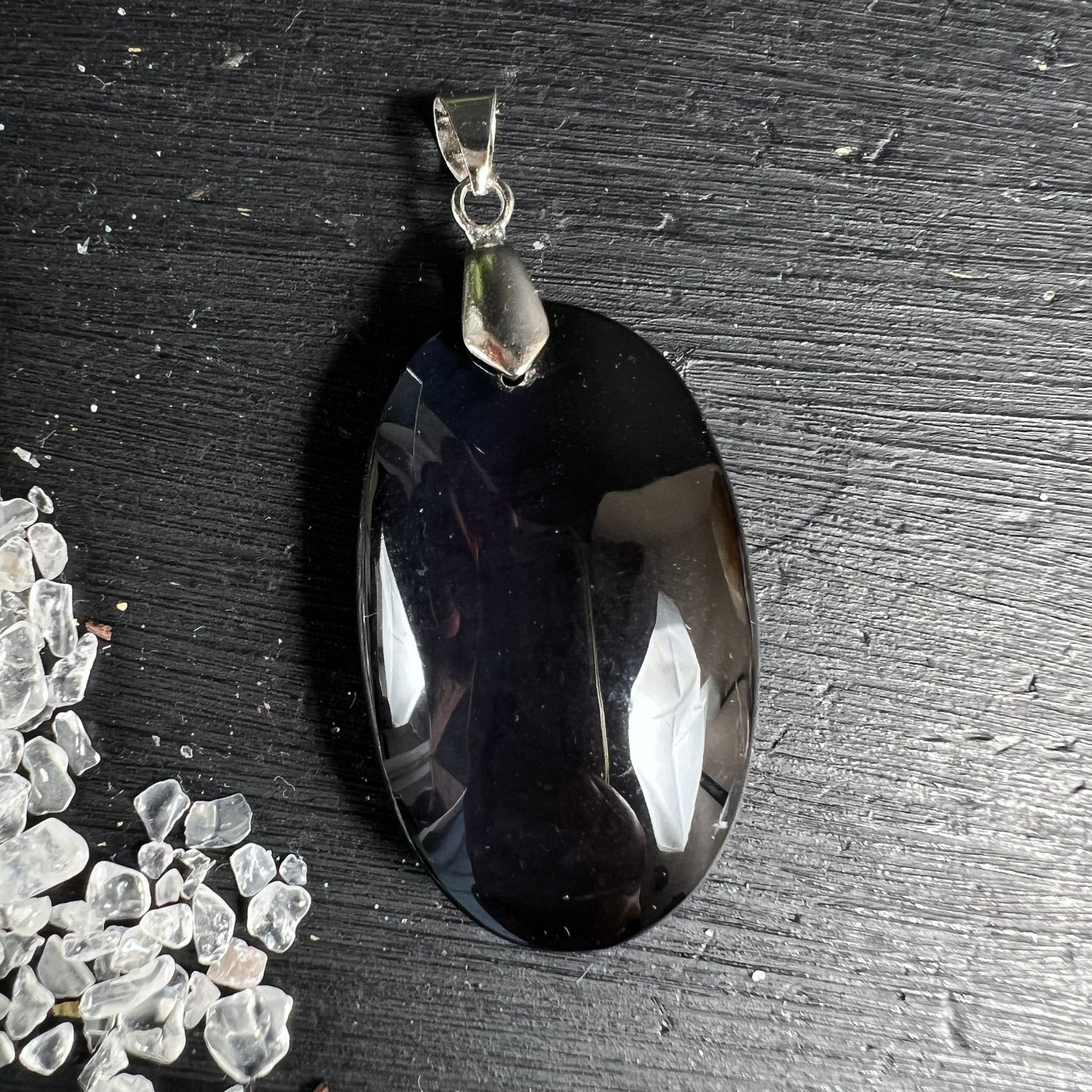 Regenbogenobsidian Anhänger | tiefschwarz glänzend | ovale Form | versilberte Öse | Happy Minerals | Unikat aus Mexiko