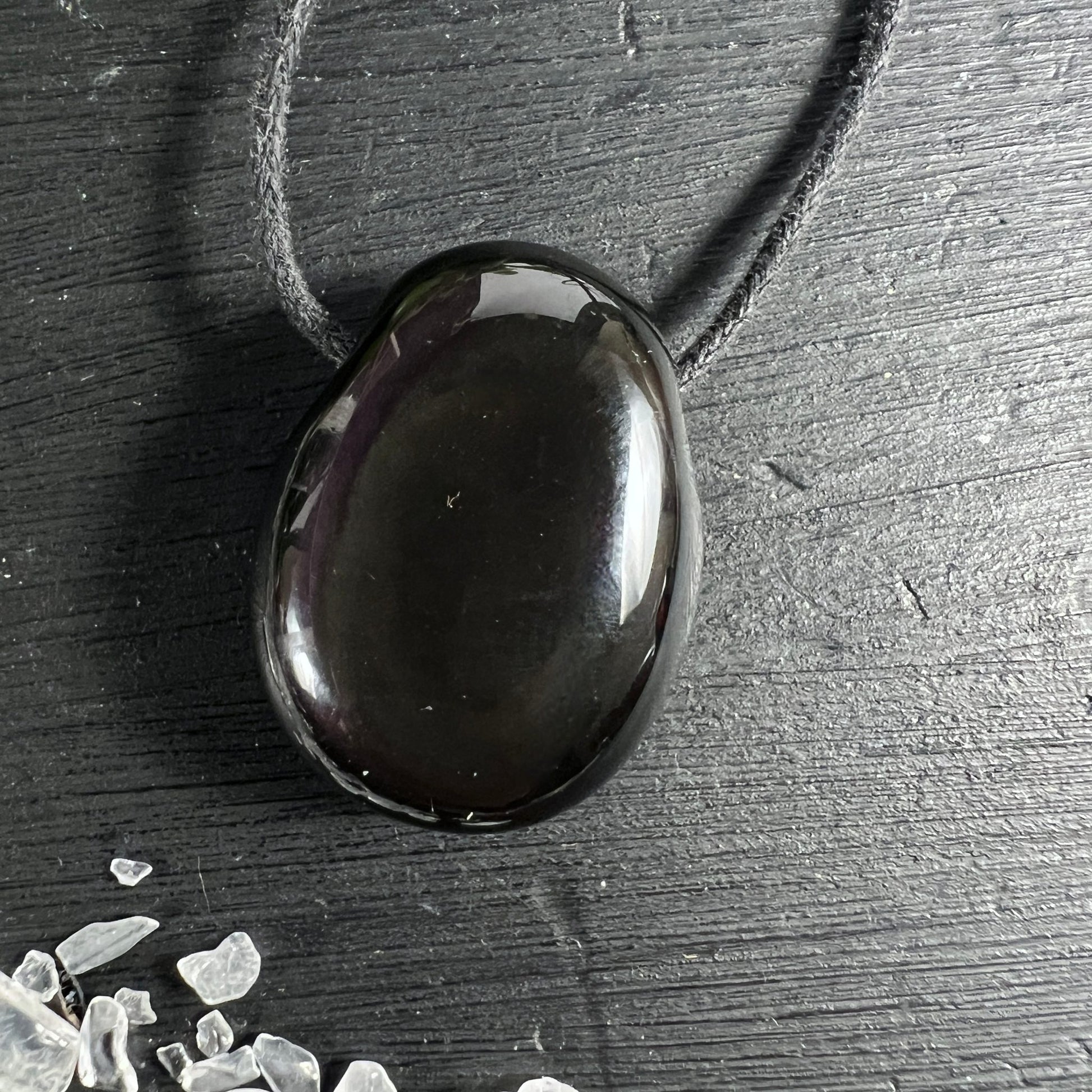Regenbogenobsidian flacher Anhänger | edle schwarze Farbe | ovale Form | kraftvolle Energie | Mexiko | Happy Minerals