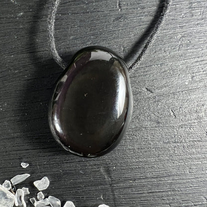 Regenbogenobsidian flacher Anhänger | edle schwarze Farbe | ovale Form | kraftvolle Energie | Mexiko | Happy Minerals