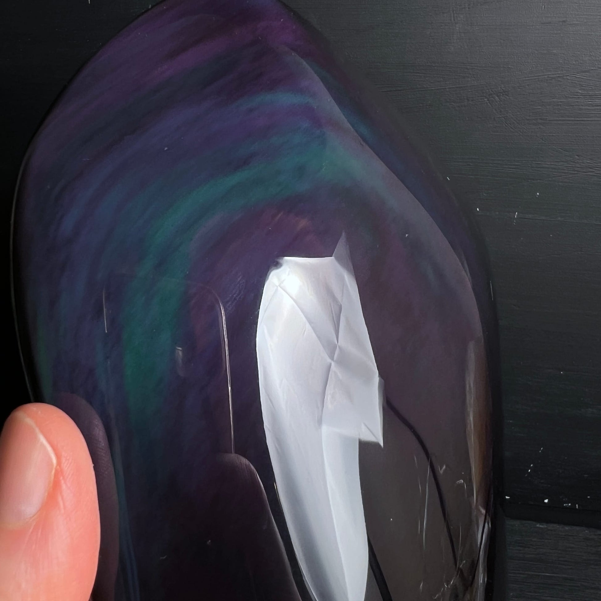 Regenbogenobsidian Nahaufnahme | türkis-lila Farbwellen | irisierender Kern | Mexiko | Happy Minerals