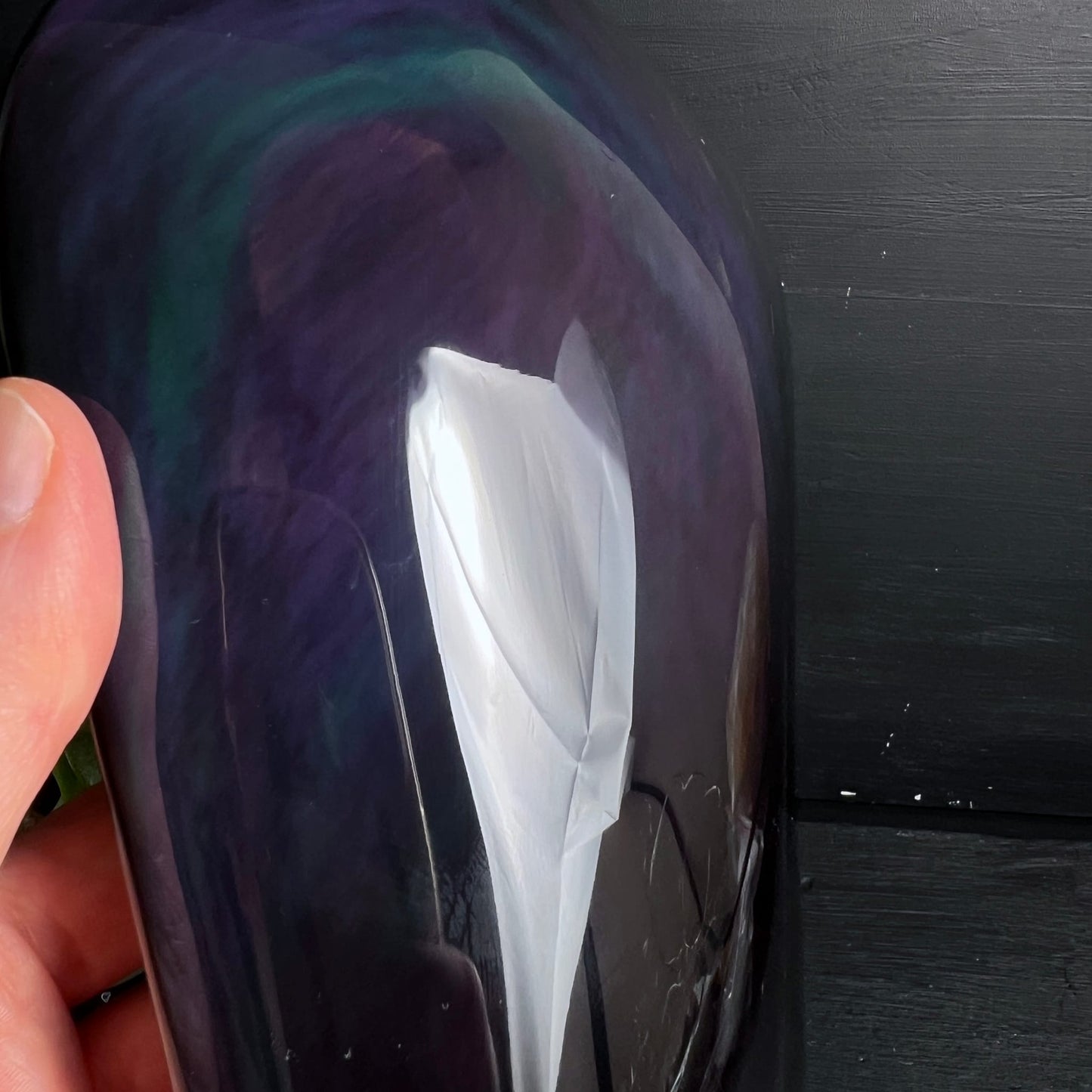 Regenbogenobsidian Detail | leuchtend weißer Lichtreflex | violette Farbwolken | Mexiko | Happy Minerals