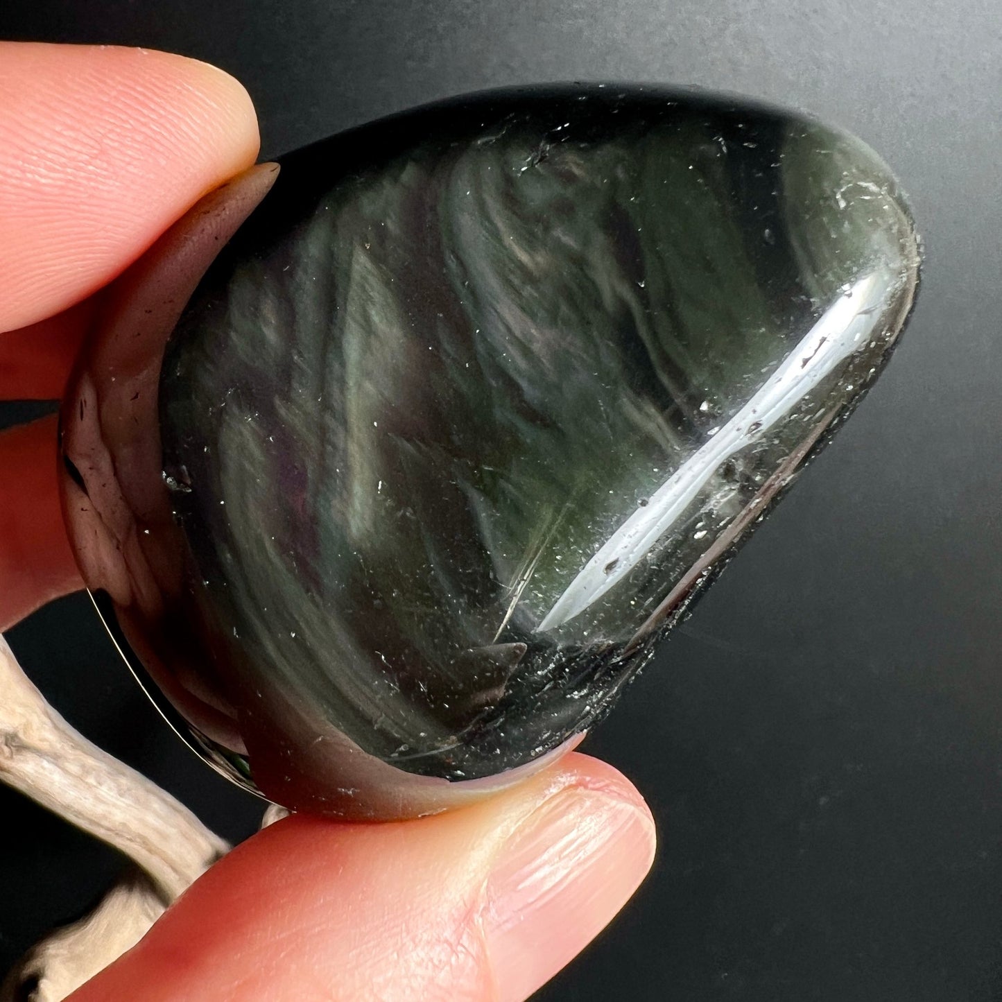 Regenbogenobsidian Trommelstein 1 | grün-violette Schimmer | Handschmeichler Mexiko | Happy Minerals