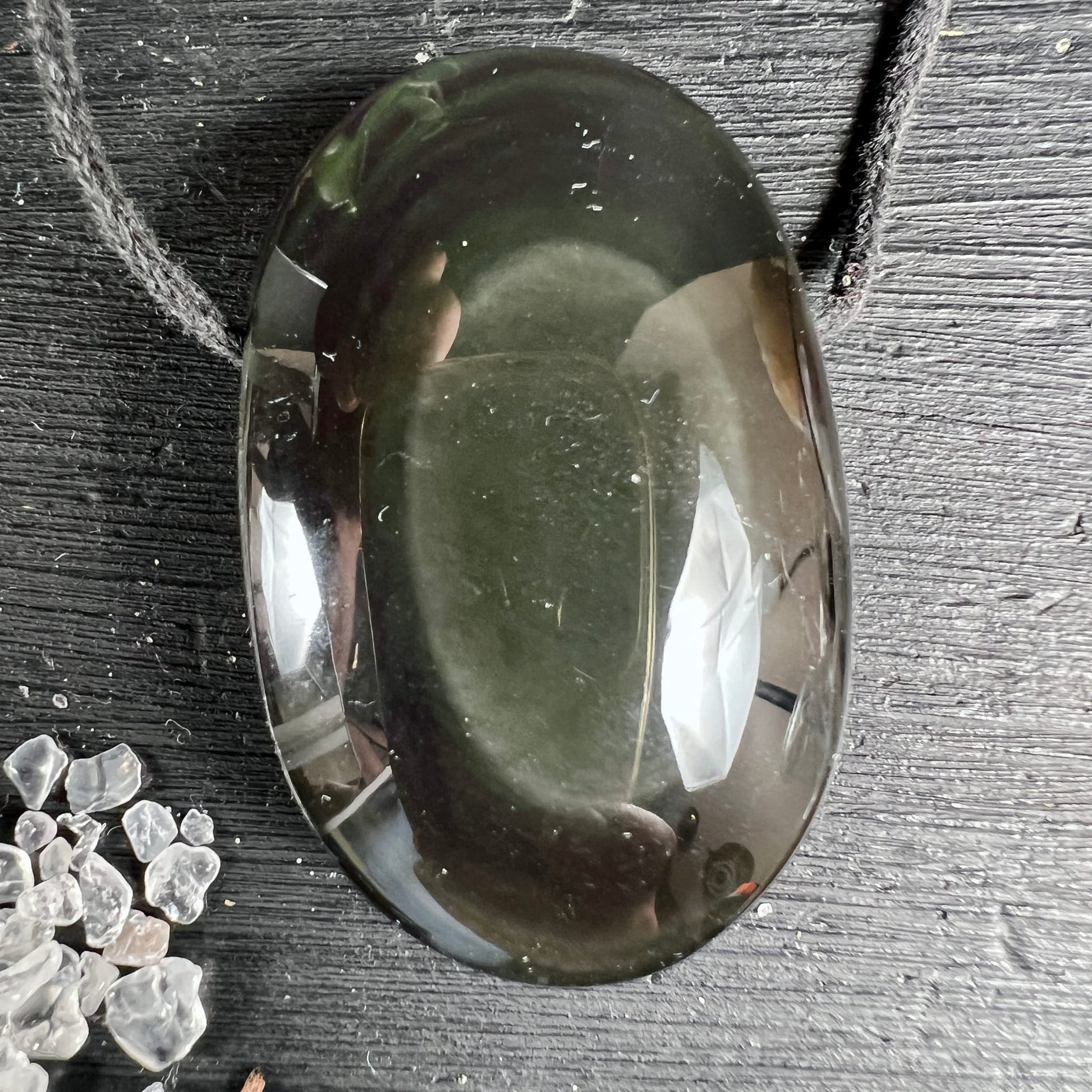 Regenbogenobsidian Unikat | tiefes Dunkelgrün | glänzend poliert | schwarzes Kordel-Band | Happy Minerals