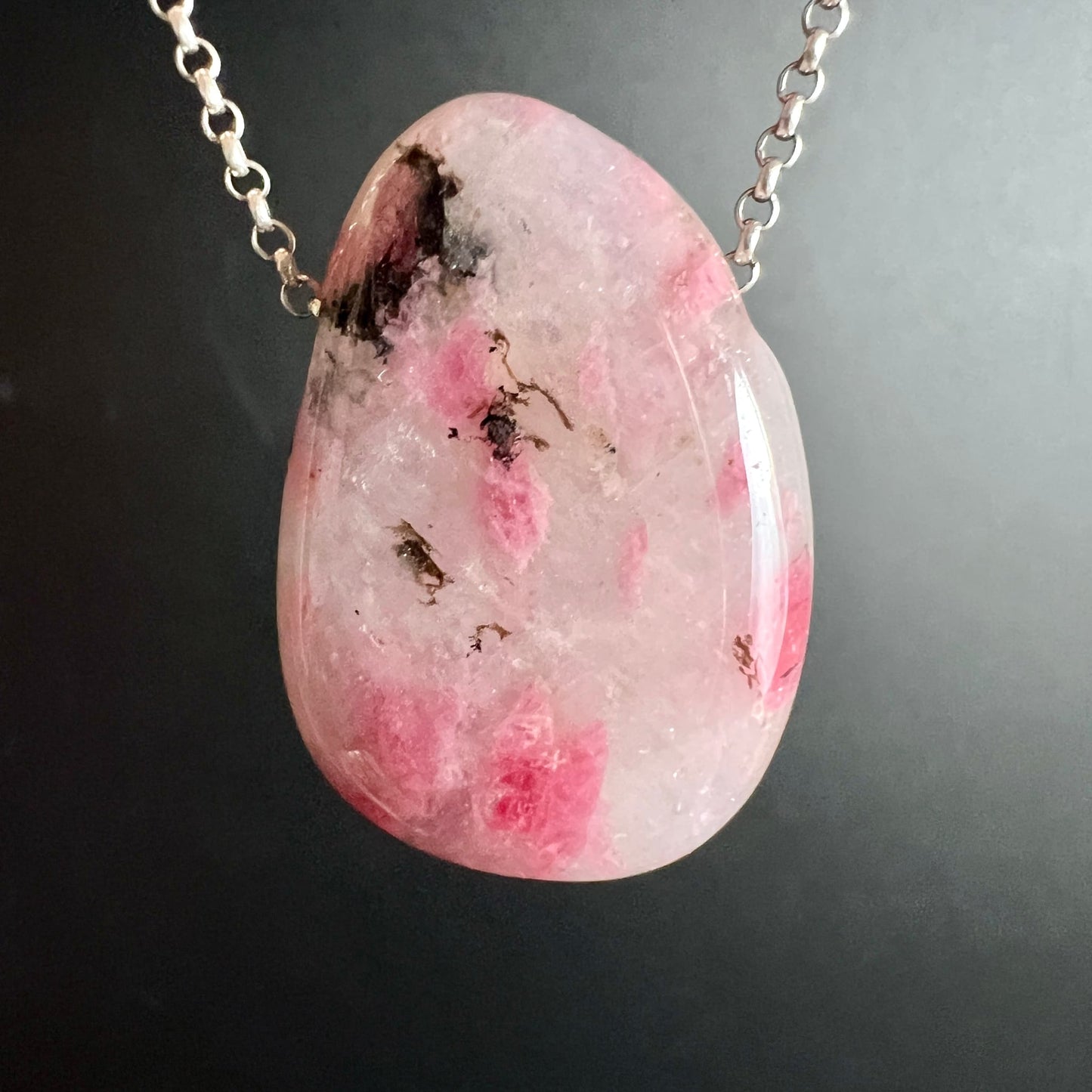 Rhodonit | Silberkette | Zimbabwe | Rosa-Pink | Mangan-Muster | Happy Minerals | Unikat | Kristallschmuck | Anhänger