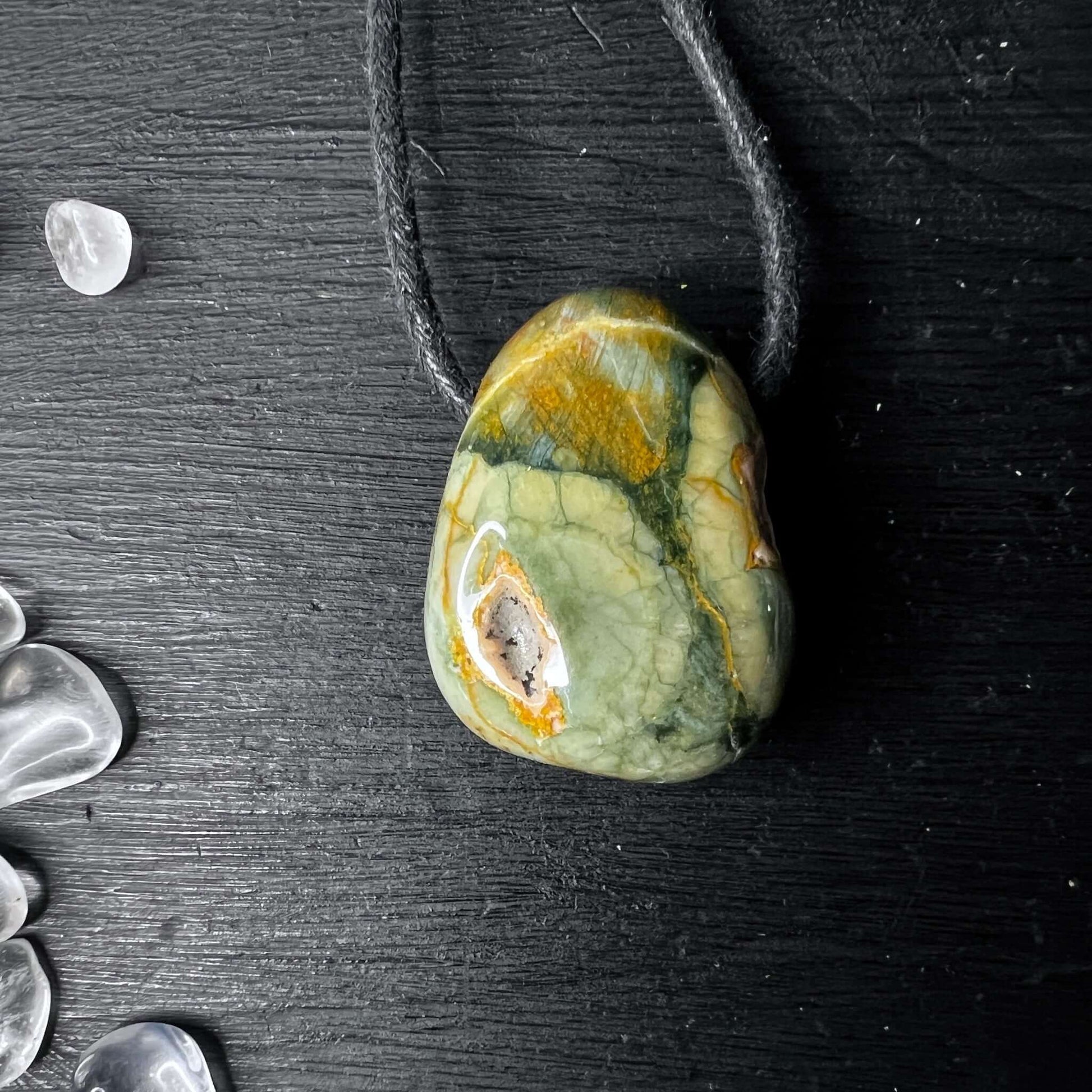 Rhyolith Tropfen Anhänger 20x30mm mit Baumwollband | Happy Minerals,