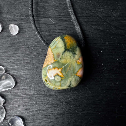 Edelstein Anhänger aus Rhyolith gebohrt, naturbelassen poliert | Happy Minerals