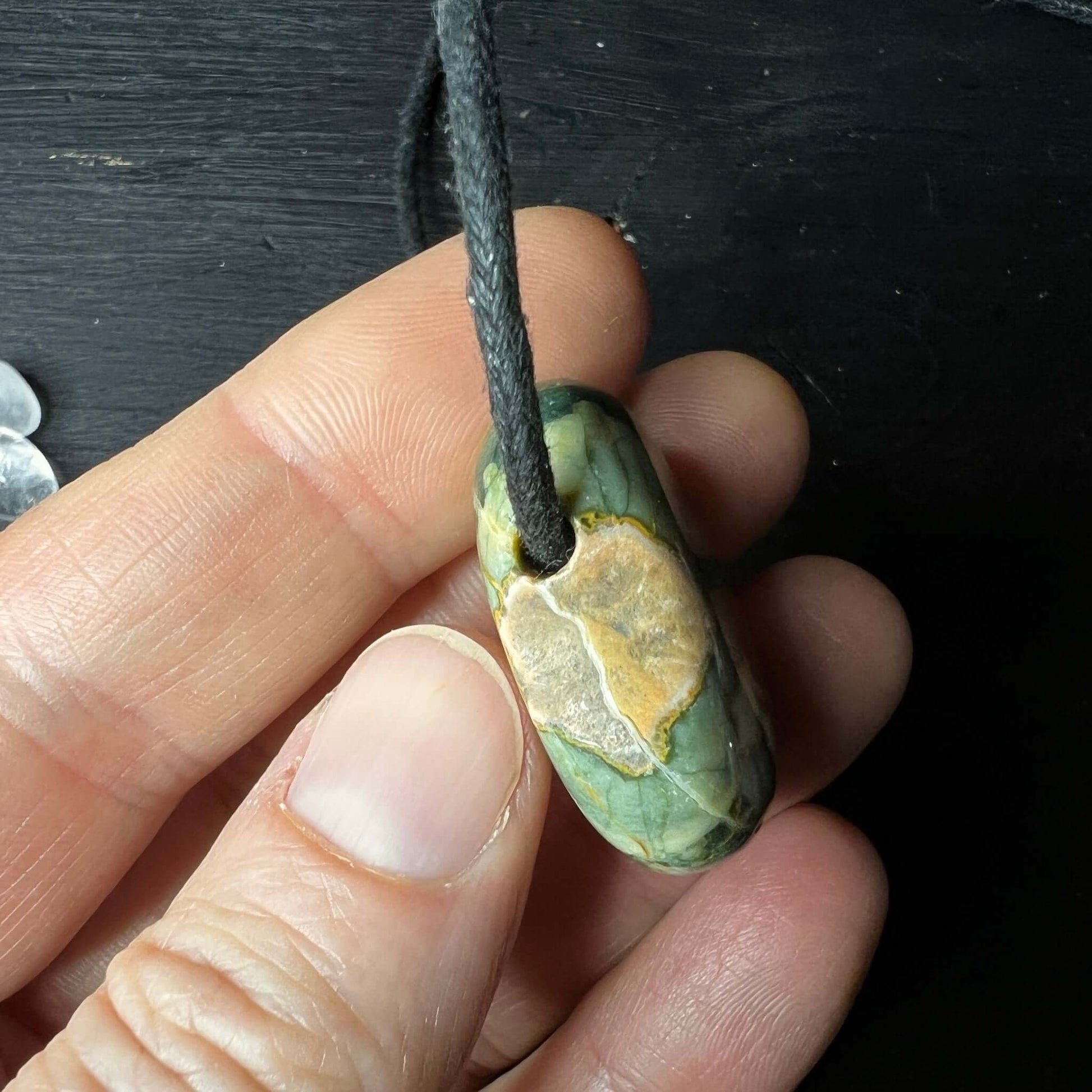 Schmuck Unikat: Rhyolith Tropfen Anhänger mit einzigartigen Mustern | Happy Minerals