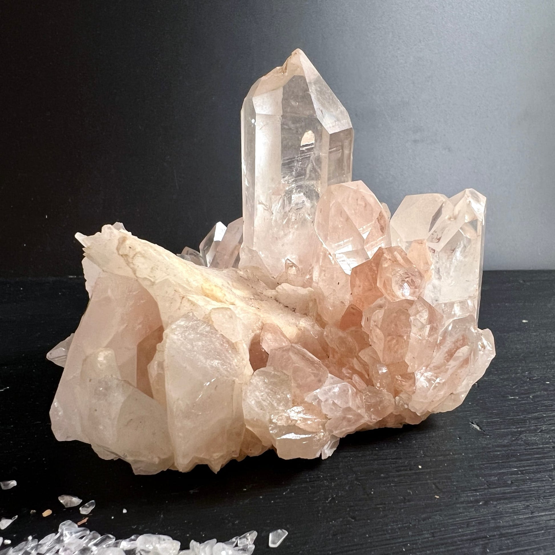 Rosa | Bergkristall | Cluster | Madagaskar | zarte | Pfirsichtöne | klare | Spitzen | Happy Minerals