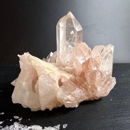 Rosa | Bergkristall | Cluster | Madagaskar | zarte | Pfirsichtöne | klare | Spitzen | Happy Minerals