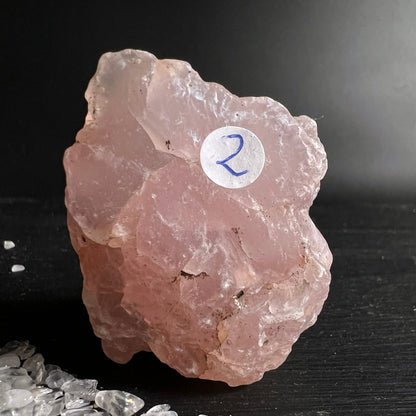 Rosa Chalcedon Rohstein Nr. 2 Variante 6 | kristalline Struktur | sanftes Rosa | Happy Minerals