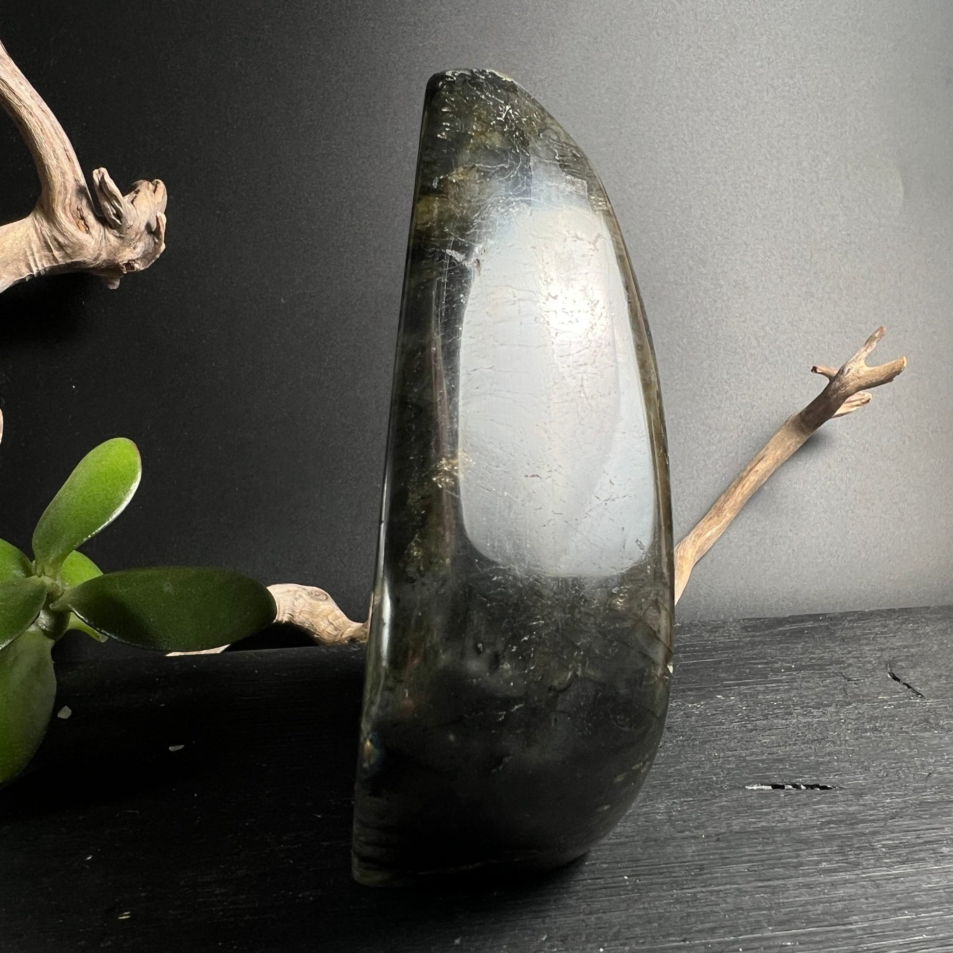 Rosa Labradorit mit Maßband | 4 Zoll Größe | Unikat Freeform | stehend Happy Minerals