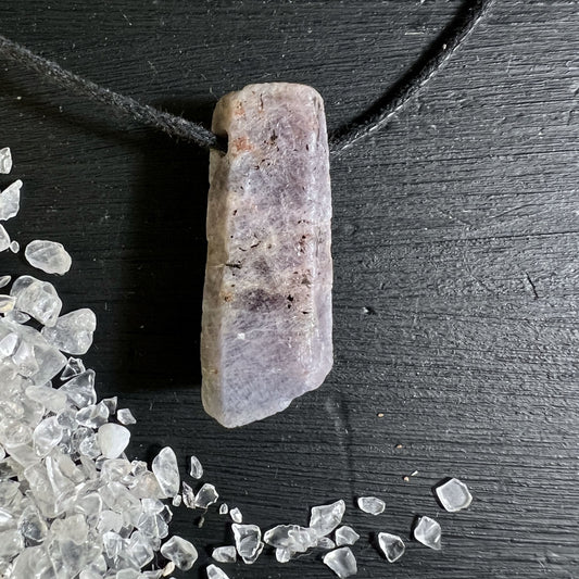 Rosa Saphir Anhänger Doppelender Rohkristall aus Madagaskar