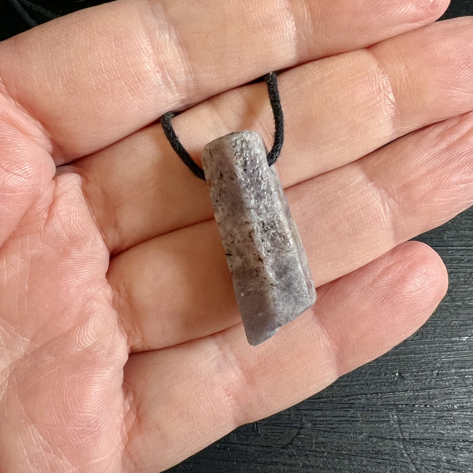 Rosa Saphir Unikat in Hand Größenvergleich 31mm