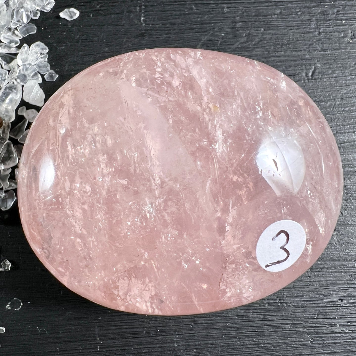 Rosenquarz Handschmeichler Madagaskar | Variante 4 | zartrosa Kristall | glatte Oberfläche | Happy Minerals